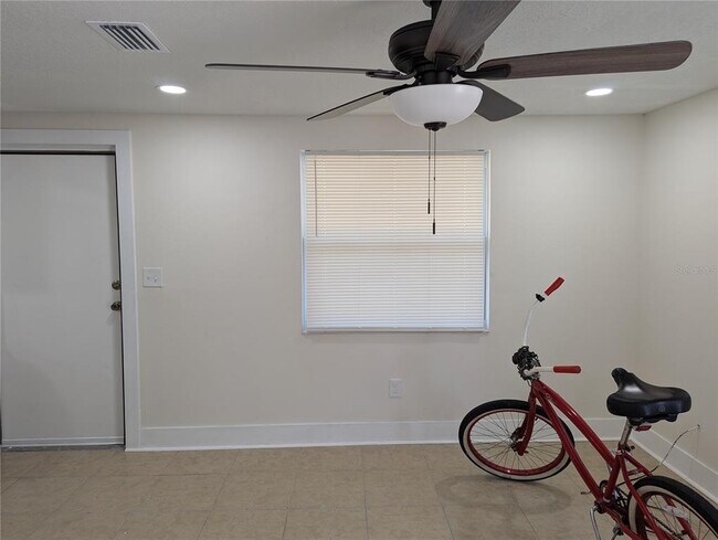 Photo - 8104 N 18th St