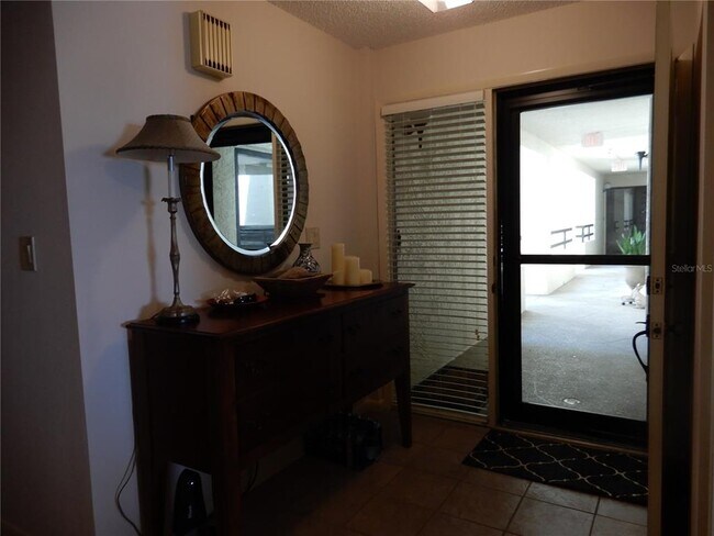 Photo - 135 1st St E Unidad 205