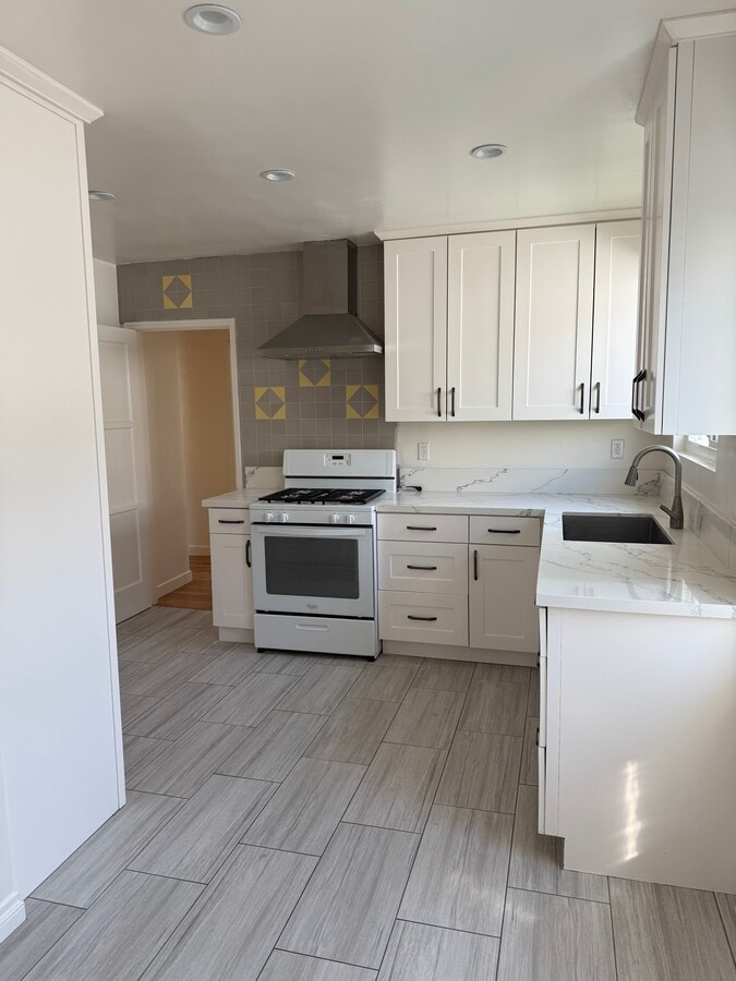 Photo - 408 Elmgate St