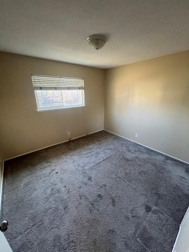 Photo - 1609 Poppy Way