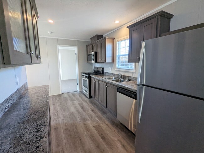 Photo - 587 Delaware