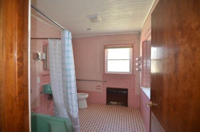 Photo - 2620 Losantiville Ave