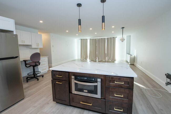 Photo - 100 West Ave Unit B6