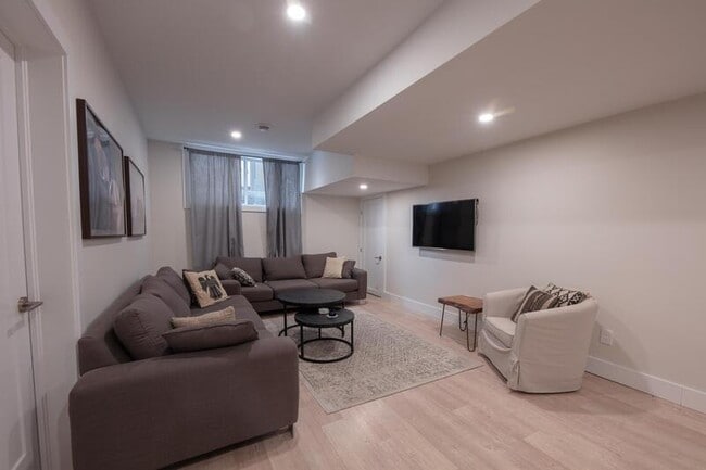 Photo - 130 Chippewa Ave