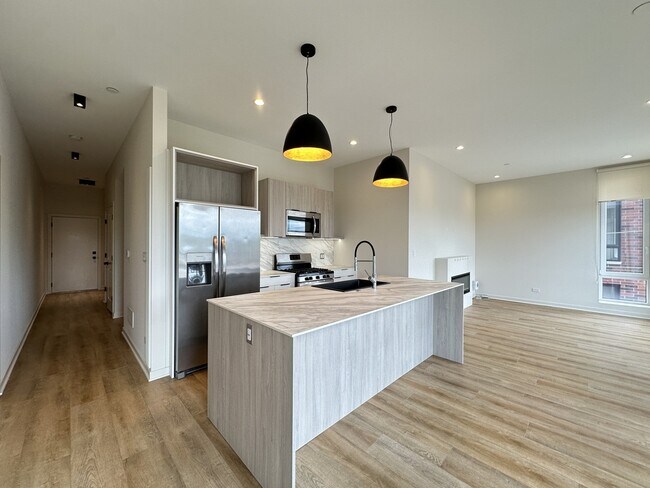 Photo - 6340 W Belmont Ave Unit 103