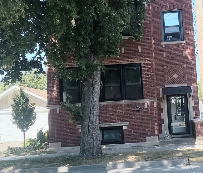 Building Photo - 7617 Harvard St Unit 1 Rental