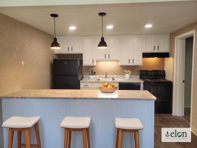 Building Photo - Barrington Rental