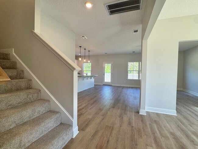 Photo - AVAILABLE NOW! (Pet Friendly)