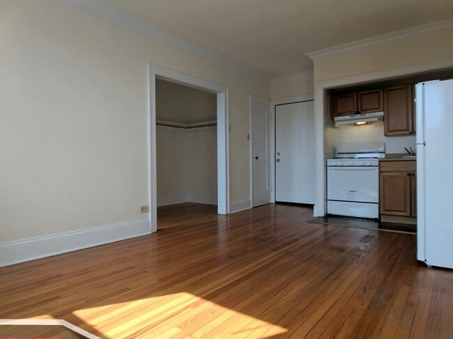Photo - 2737 N Spaulding Ave Unit 221