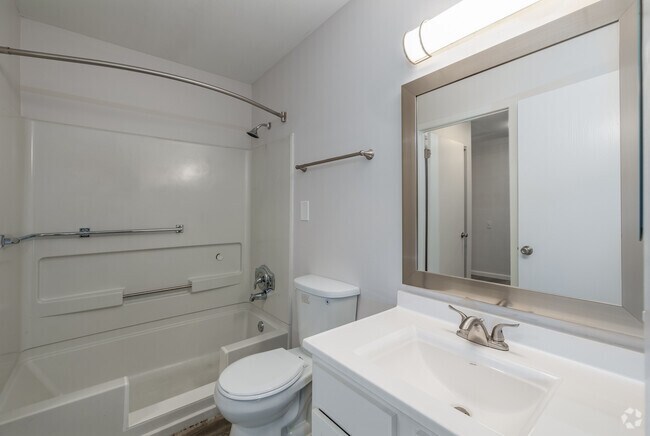 1BD, 1BA Updated - Bathroom