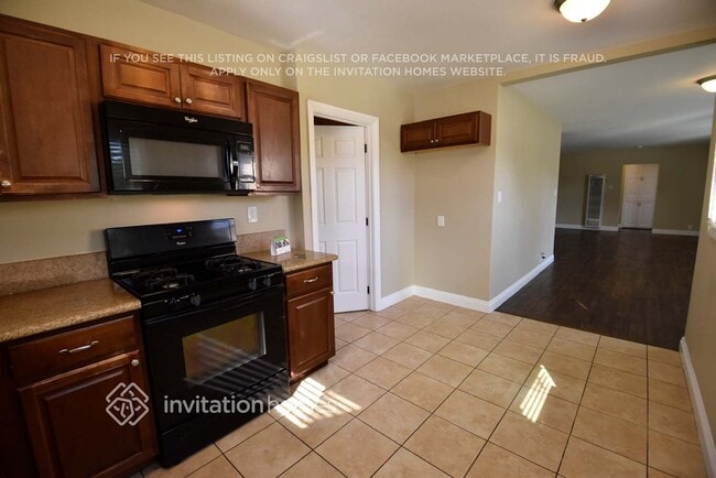 1221 E Roosevelt Rd