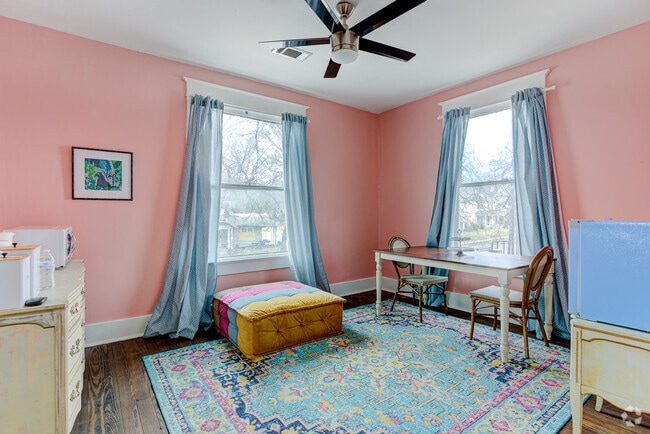 Building Photo - 1531 Court Ave Unit 2 Rental