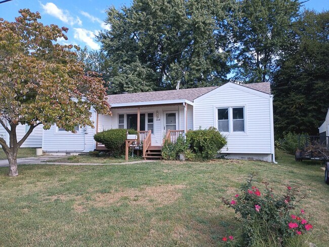 Building Photo - Coming Soon! Charming 3 Bedroom Home in In...