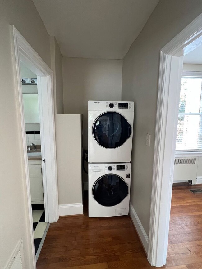 Photo - 1108 W Friendly Ave Unit 1108 W. Friendly Ave, Apt 1