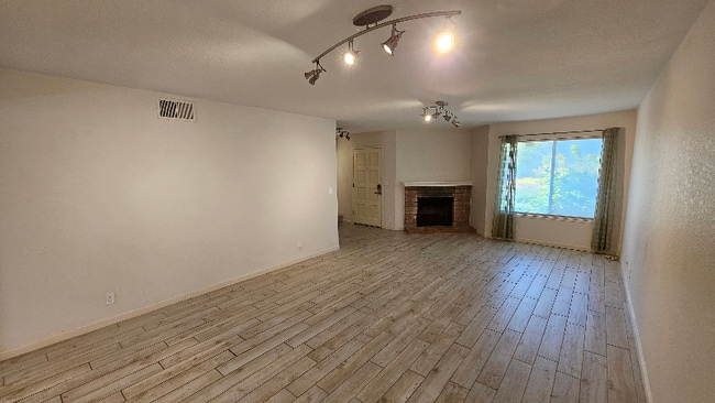 Photo - 675 Auburn Way