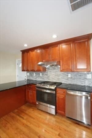 Photo - 118 Charles St