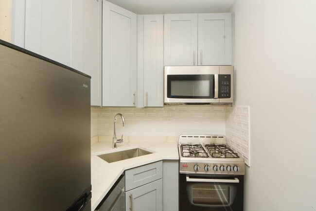 Photo - 553 W Belmont Ave Unit K04J