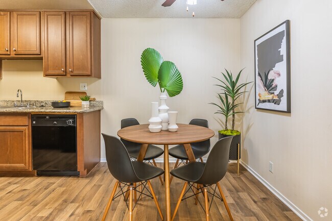 1BR, 1BA - 650SF