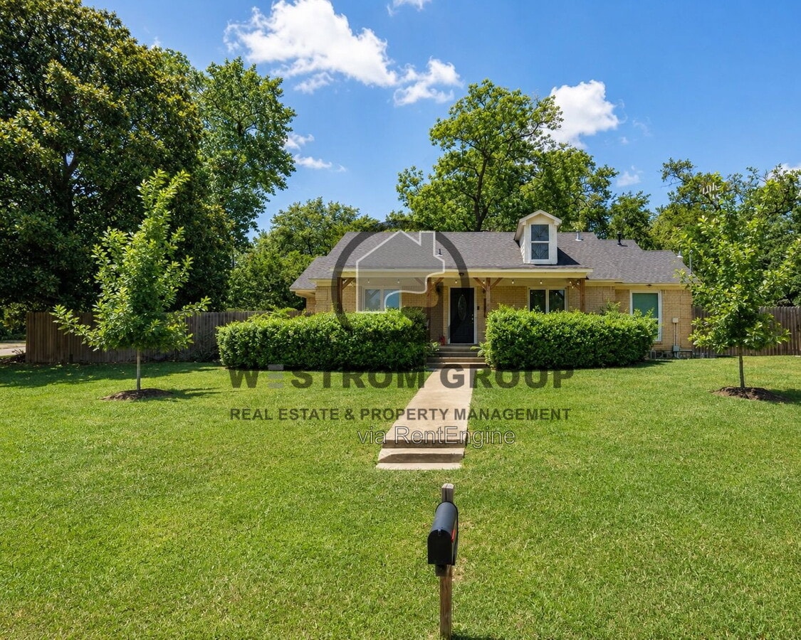 Photo - 1701 Brook Hollow Dr