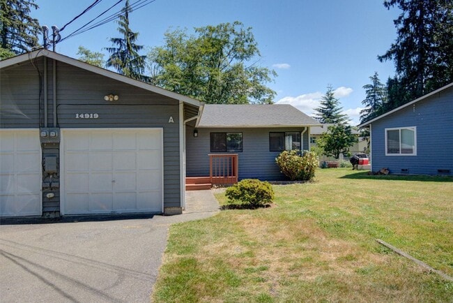 Photo - For Lease Edmonds - 900 Sq. Ft Two bed-One/Bath Duplex