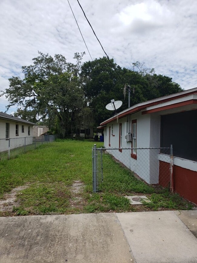 Photo - Large 3/2 Single Family house available now!