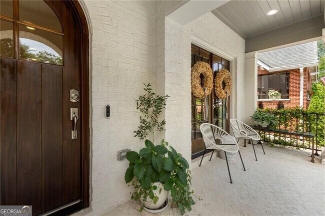 Photo - 1055 Bellevue Dr NE