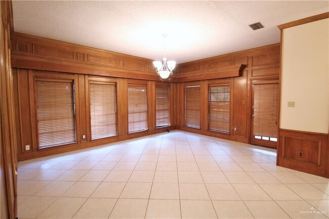 Photo - 2125 Sabinal St