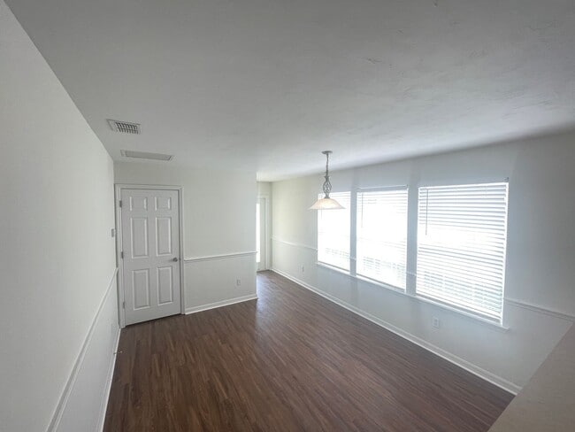 Photo - 3/2 Home in Walnut Creek with Vaulted Ceilings and Updated Finishes