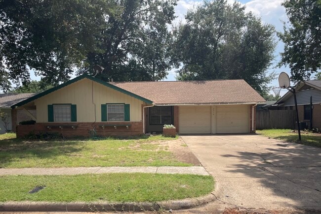 Building Photo - 2314 Normandy Dr Rental