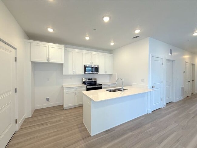 Photo - Desert Color Condo 2 bd, 2 bt, 1 Car Garage