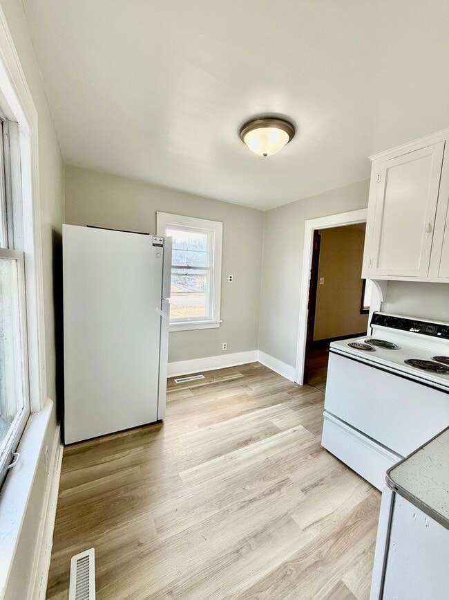 Photo - Cozy updated 2 Bedroom Single family home.