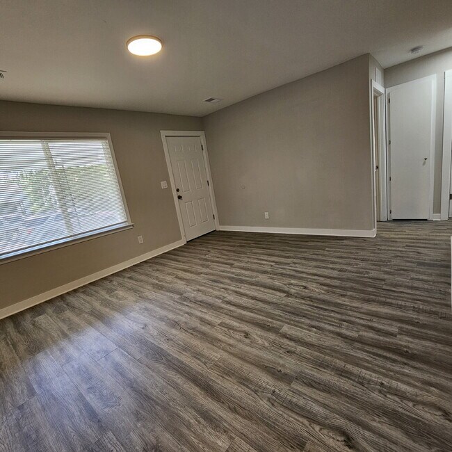 Photo - 2 bed, 1 bath renovated ranch. Kitchen has... Apartment