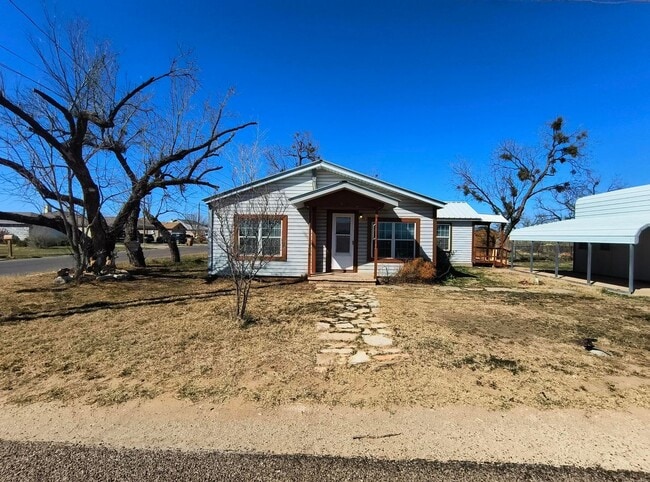 Building Photo - Charming and Spacious 3 bedroom, 2 bath home AVAILABLE NOW!