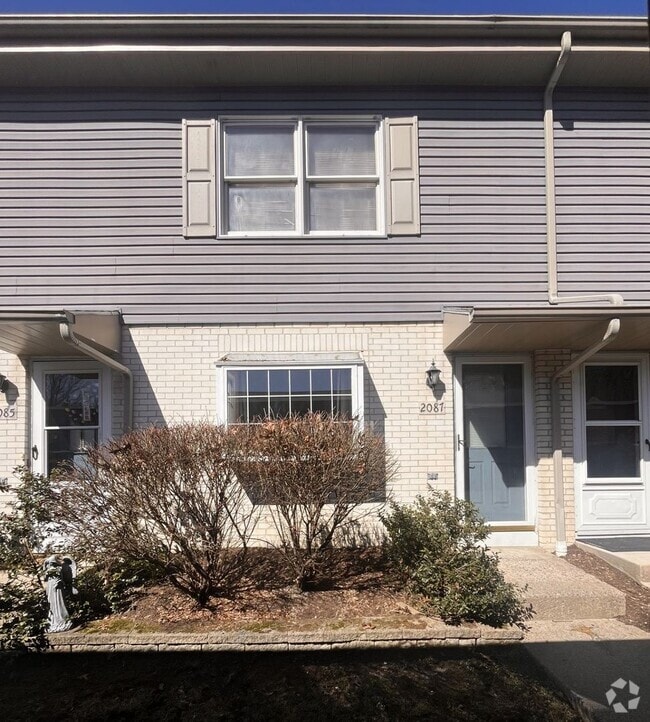 Building Photo - Woods Edge 3-Bedroom Townhome!