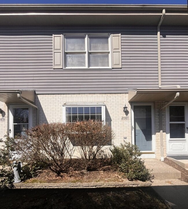 Woods Edge 3-Bedroom Townhome! - Woods Edge 3-Bedroom Townhome!