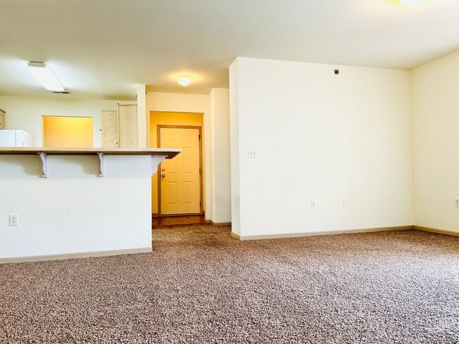 Photo - Large 3 Bedroom Apartment, Great Location!