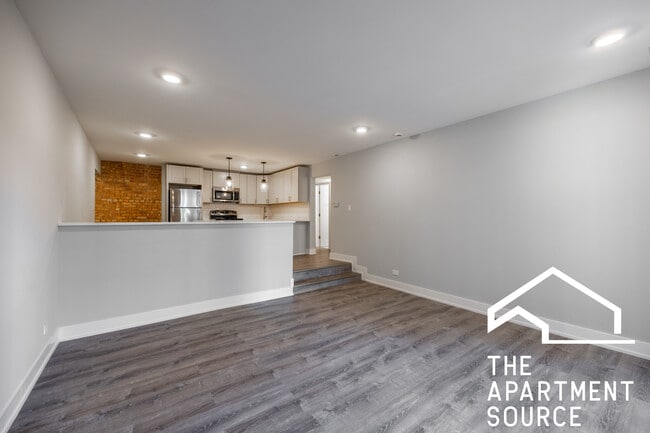 Building Photo - 1214 N La Salle Dr