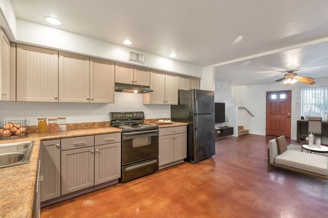 Photo - 2350 N 6th Ave