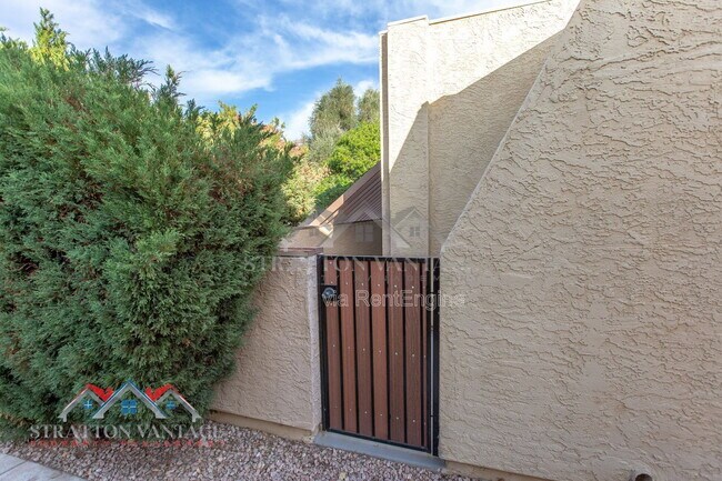 Photo - 712 W 14th St