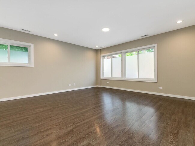 Photo - 3900 W Cortland St