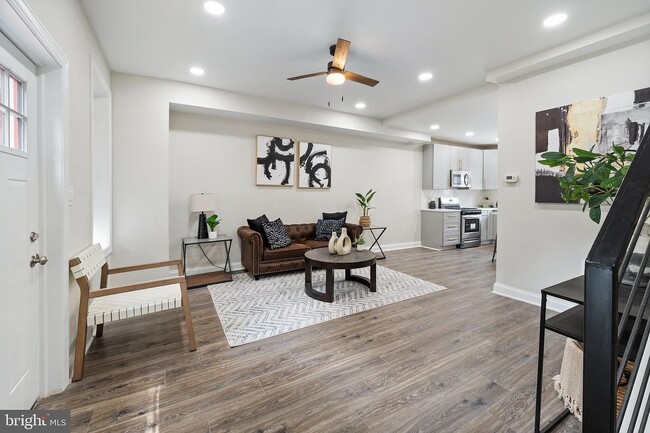 Building Photo - 202 Adams St NE