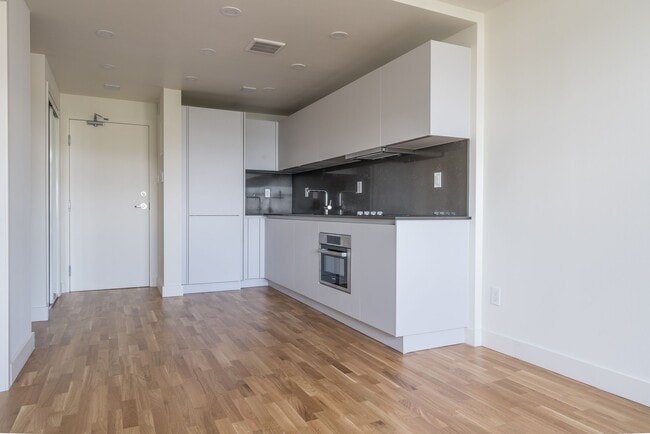 Building Photo - 230 Oak St Unit 2102