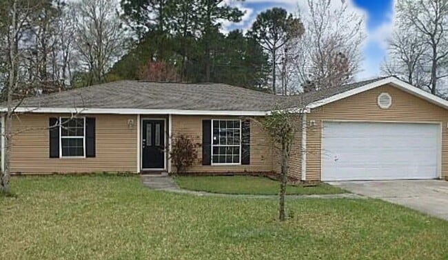 Building Photo - 4/2 with LARGE fenced in yard and recently renovated!