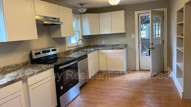 Photo - 539 W Weatherspoon St