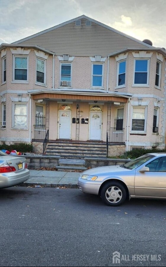 Photo - 149 Lewis St