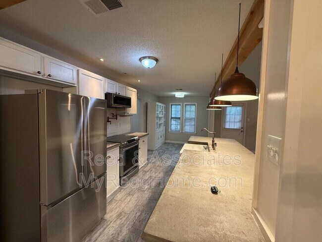 Photo - 3040 Delvan Cove