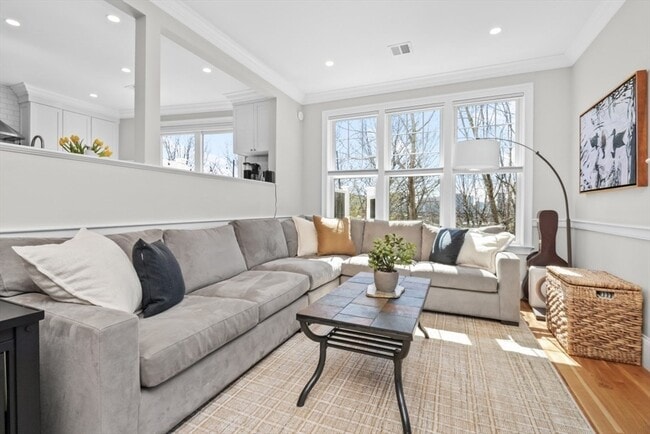 Photo - 322 Bunker Hill St Unit B