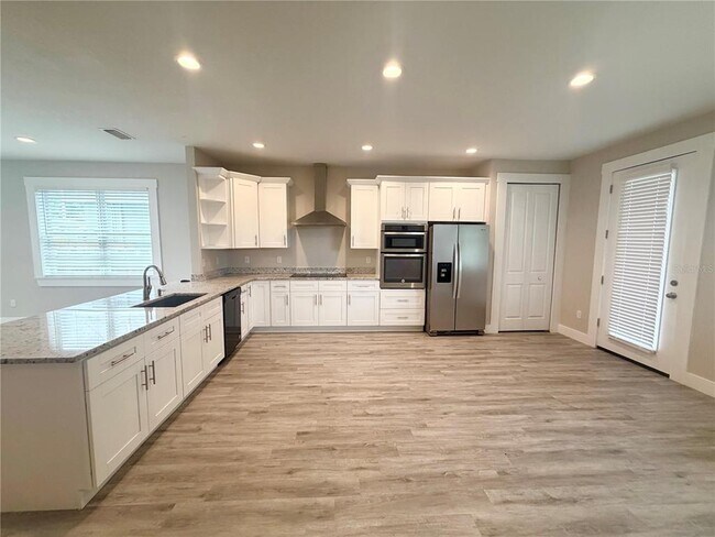 Photo - 2125 W St Joseph St