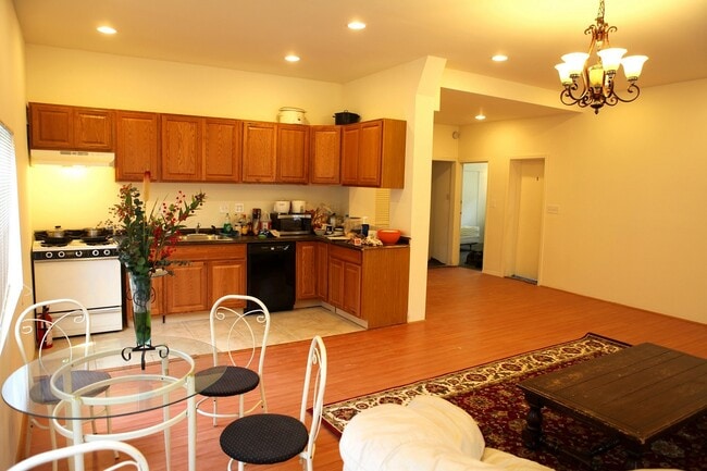 Photo - 1142 W 37th Pl