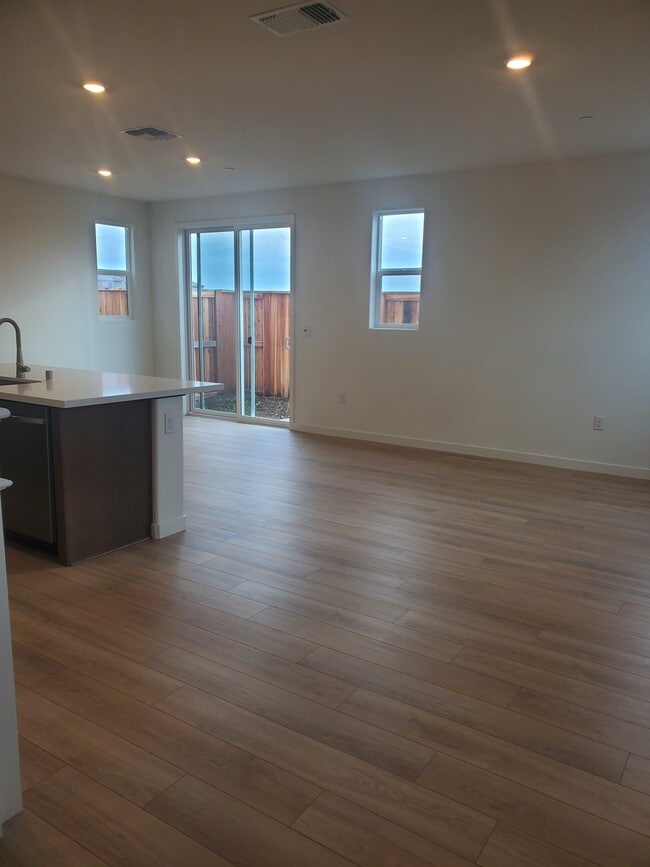 Photo - 1112 Bengal Loop